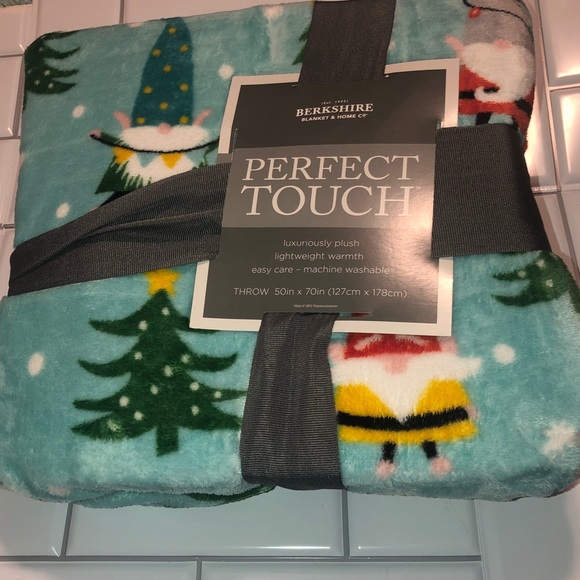 Berkshire Bedding Rare Luxury Berkshire Plush Throw Blanket 5x60
